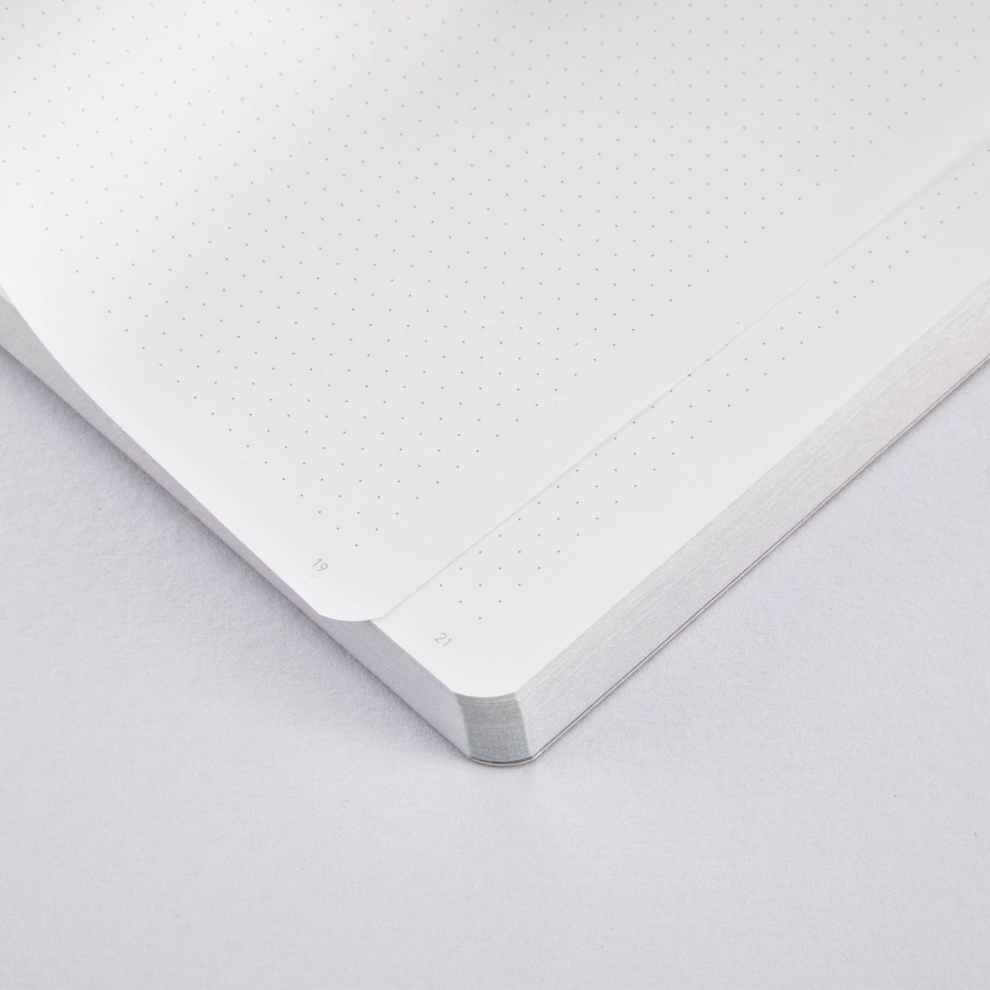 Fluid Chrome M | A5 notebook | 3.5mm dot grid |